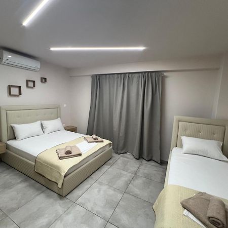 Hotel F&M House Semi Basement Sarti Esterno foto